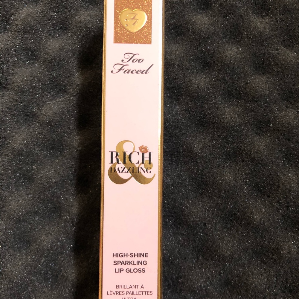 Too faced  rich and dazzling gloss